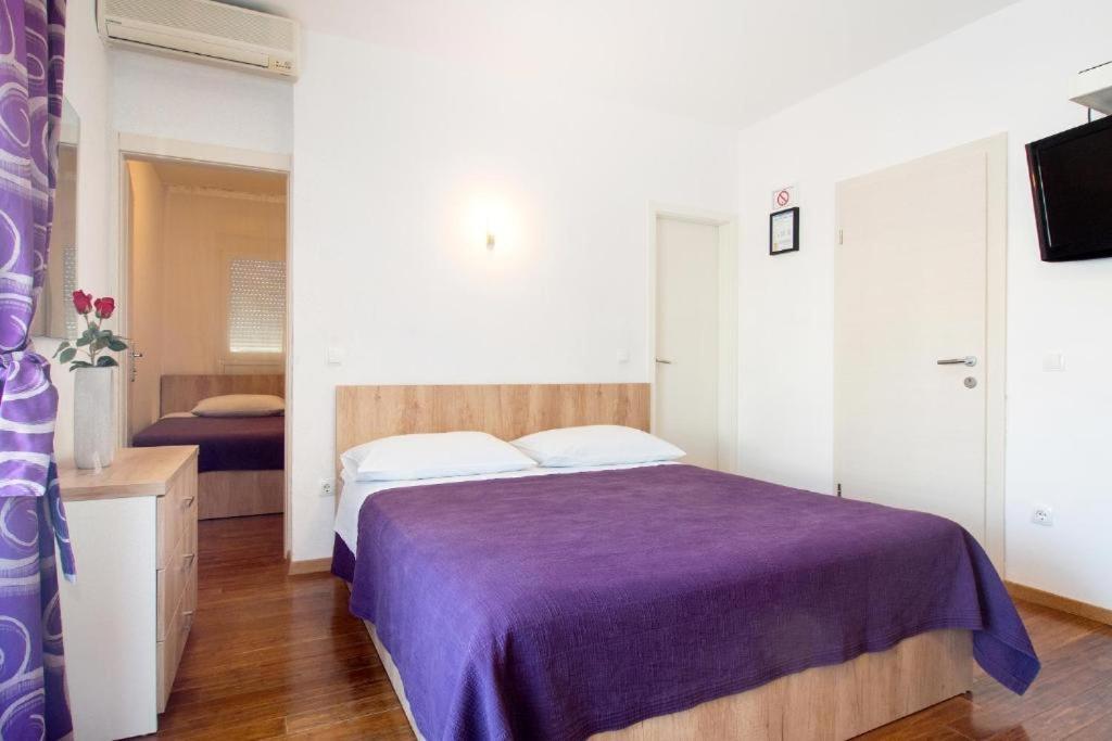 Bed & Breakfast Pinoポドストラナ エクステリア 写真