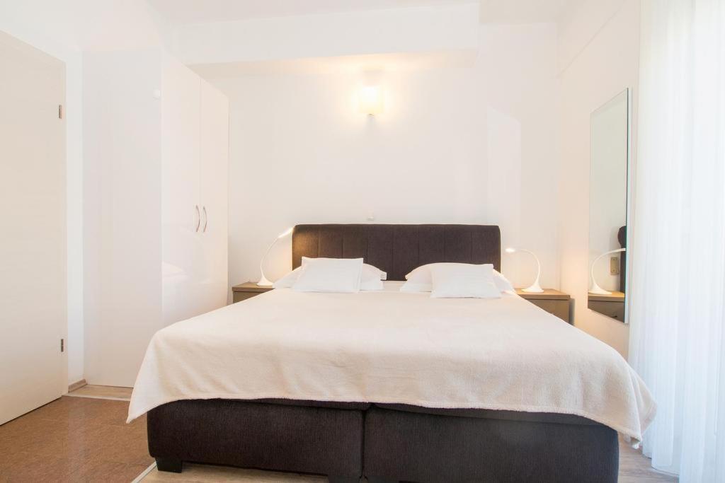 Bed & Breakfast Pinoポドストラナ エクステリア 写真