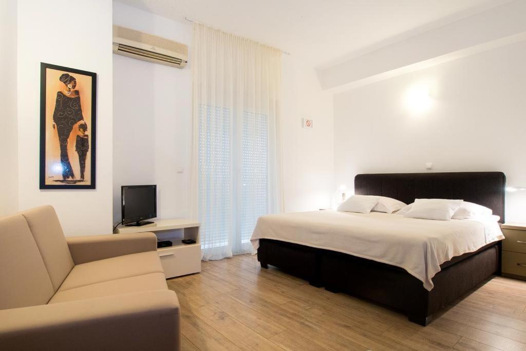Bed & Breakfast Pinoポドストラナ エクステリア 写真